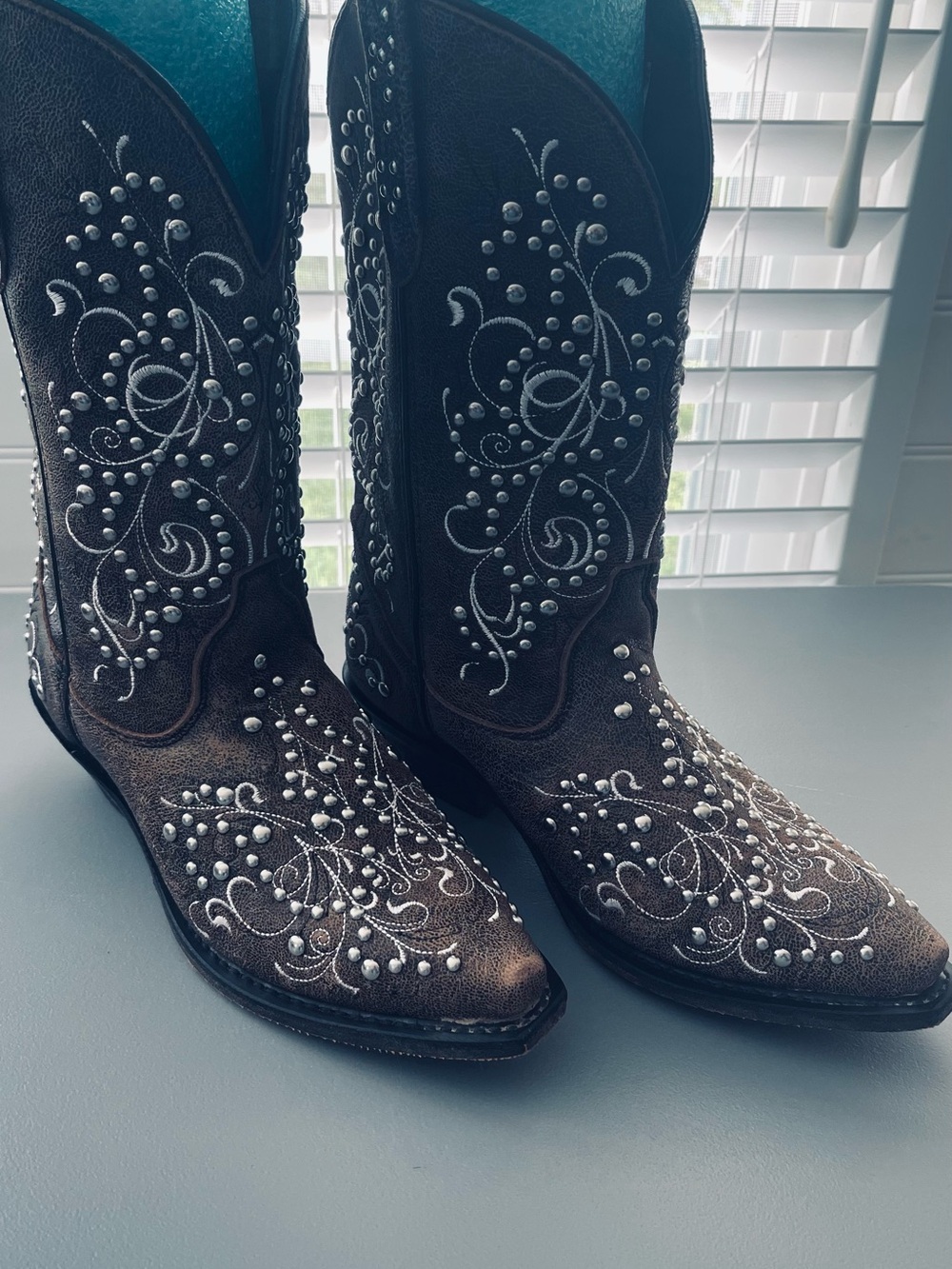 Rockin Country Brown Leather Western Heeled Boots with Silver Stud Detail 9W